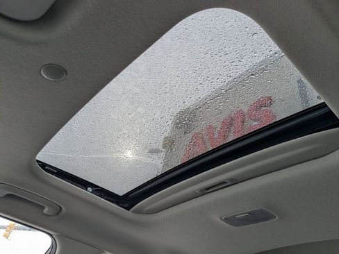 Used 2025 Hyundai Venue SEL image 25