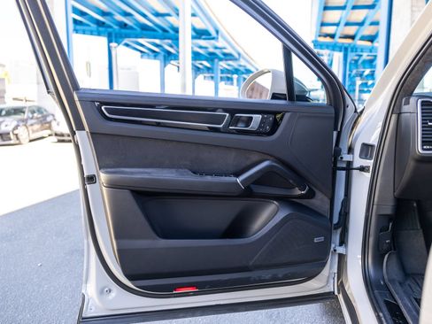 Certified 2023 Porsche Cayenne GTS AWD/4WD image 38