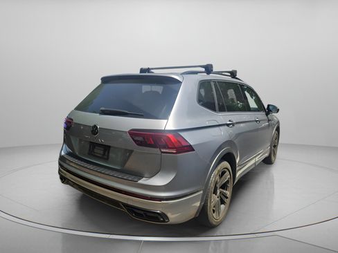 Used 2023 Volkswagen Tiguan SE R-Line FWD image 4