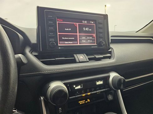 Used 2020 Toyota RAV4 LE image 25