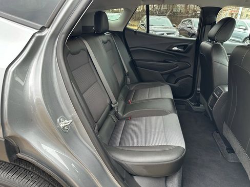 Used 2025 Chevrolet Trax LT image 22