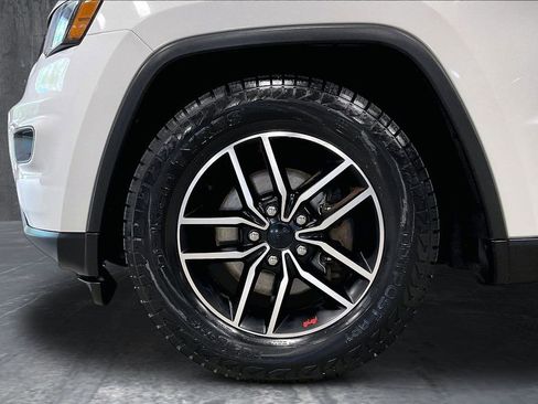 Used 2020 Jeep Grand Cherokee Trailhawk AWD/4WD image 34