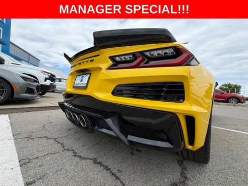 Certified 2025 Chevrolet Corvette Z06 w/ Stealth Interior Trim Package RWD image 15