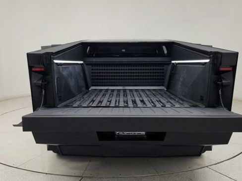 Used 2024 Tesla Cybertruck AWD Crew Cab image 18