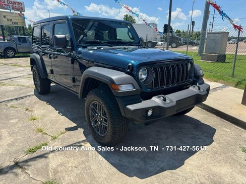 Used 2025 Jeep Wrangler Sport image 5