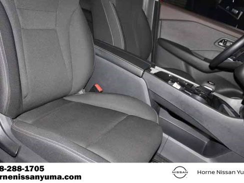 Used 2023 Nissan Rogue S image 6