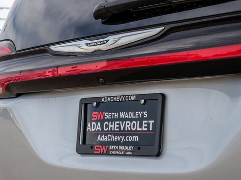 Used 2024 Chrysler Pacifica Limited FWD image 10