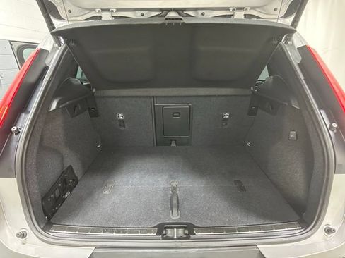 Used 2025 Volvo XC40 B5 Plus AWD/4WD image 13