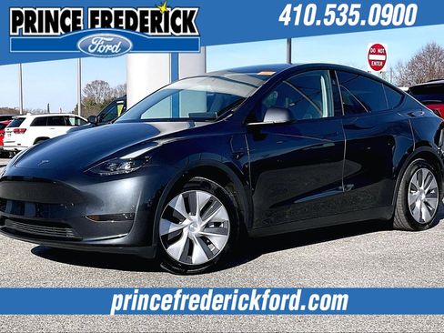 Used 2024 Tesla Model Y 2WD image 3