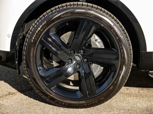 Used 2025 Land Rover Discovery Dynamic SE AWD/4WD image 11