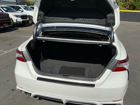 Used 2020 Toyota Camry SE FWD image 17
