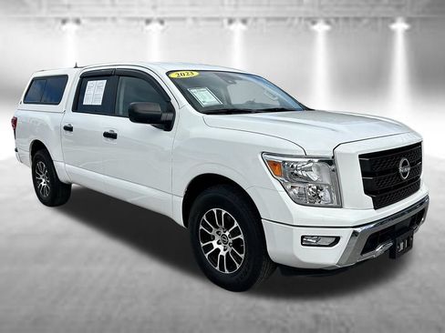 Certified 2023 Nissan Titan SV RWD image 3