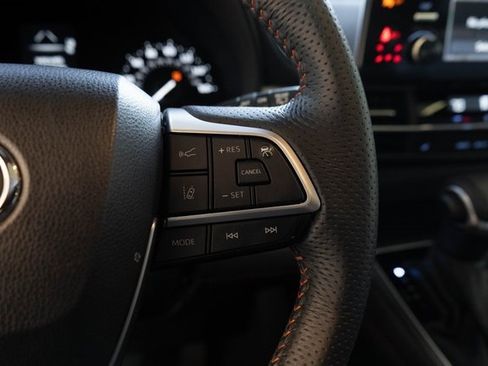 Used 2023 Toyota Sienna XSE image 24