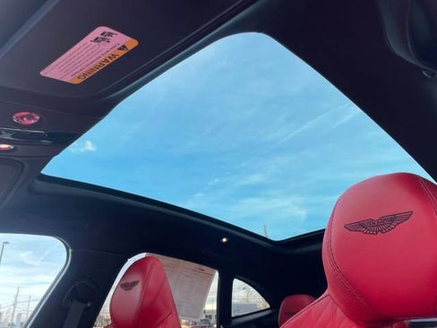 Used 2023 Aston Martin DBX image 8