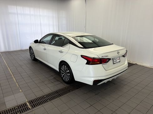 Used 2024 Nissan Altima 2.5 SV FWD image 6