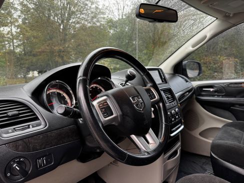 Used 2017 Dodge Grand Caravan SE w/ Power Window Group image 12