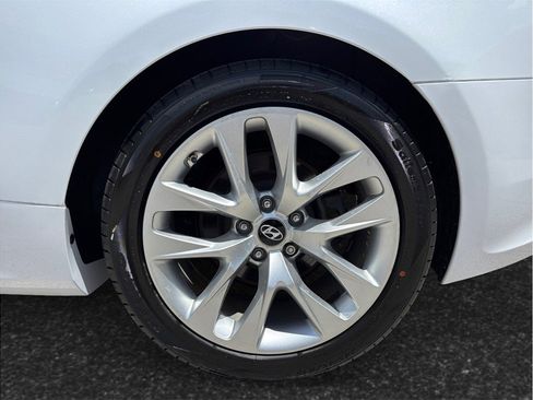 Used 2016 Hyundai Genesis 3.8 RWD image 14