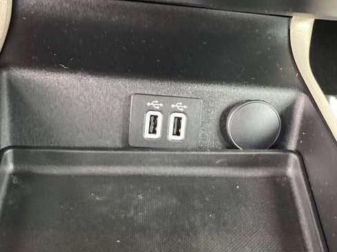 Used 2019 Ford Fusion SE image 16