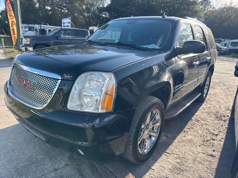 Used 2014 GMC Yukon Denali image 1
