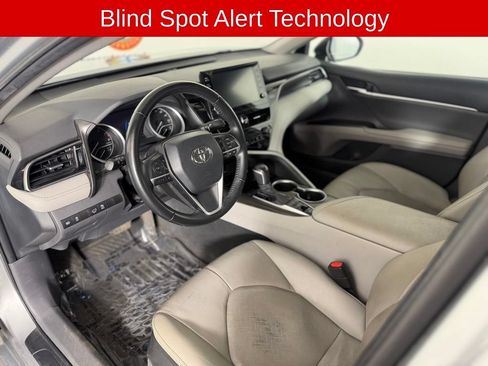 Used 2022 Toyota Camry XLE FWD image 13