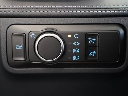 Used 2025 Ford Mustang Premium RWD image 25