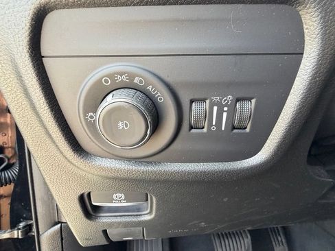 Used 2023 Jeep Grand Cherokee Limited w/ Trailer Tow Prep Group (B) AWD/4WD image 15