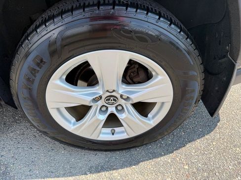 Used 2019 Toyota RAV4 XLE w/ Convenience Package AWD/4WD image 7