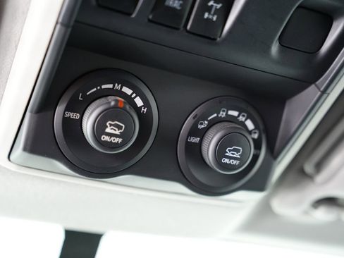 Used 2017 Toyota 4Runner TRD Off-Road AWD/4WD image 51