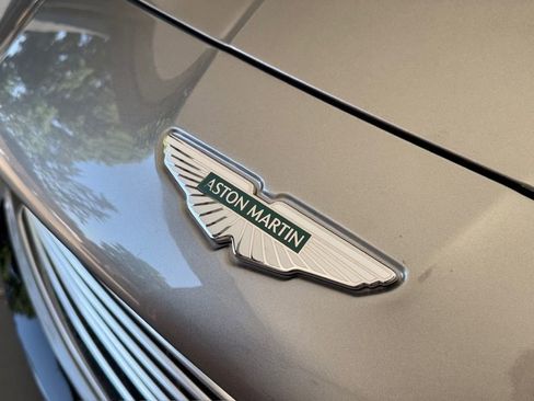 Used 2025 Aston Martin Vanquish image 27