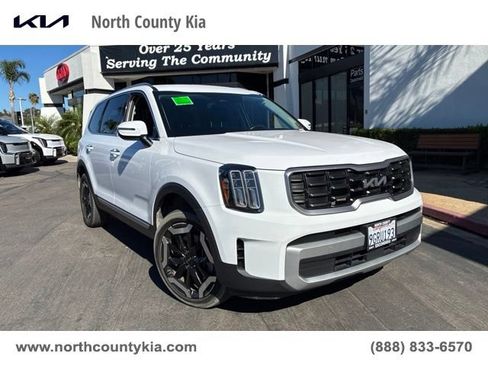 Used 2023 Kia Telluride S AWD/4WD image 1