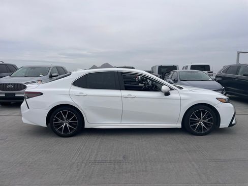 Used 2024 Toyota Camry SE FWD image 2