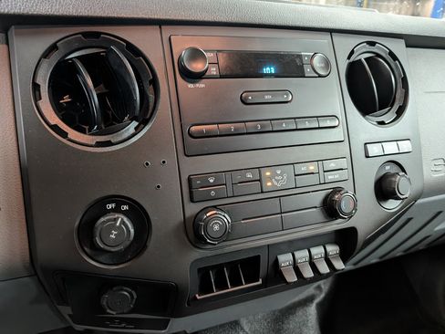 Used 2014 Ford F250 XL w/ Power Equipment Group image 18