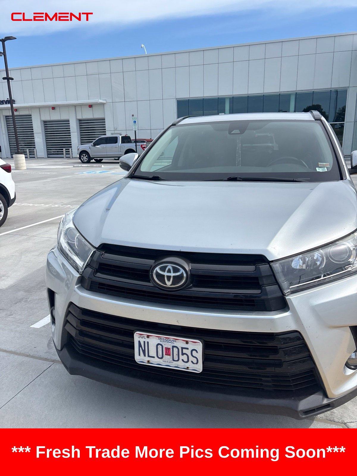 Used 2017 Toyota Highlander SE AWD/4WD image 6