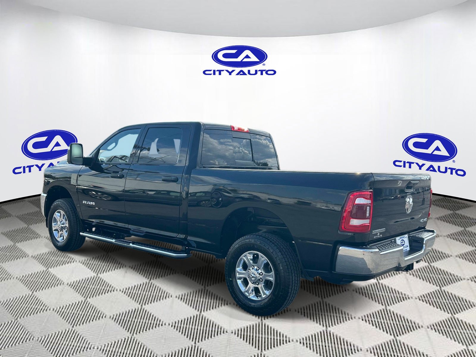 Used 2024 RAM 2500 Big Horn w/ Safety Group AWD/4WD image 5