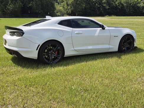 Used 2019 Chevrolet Camaro SS RWD image 9