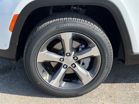 New 2025 Jeep Grand Cherokee Limited image 8