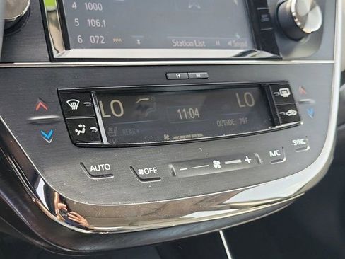 Used 2018 Toyota Avalon Limited FWD image 29
