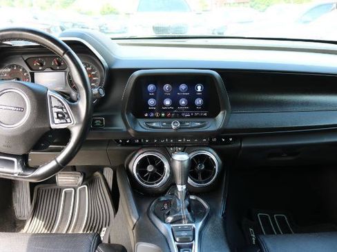 Used 2022 Chevrolet Camaro LT w/ Technology Package RWD image 20