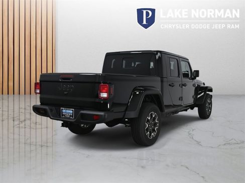 New 2025 Jeep Gladiator Sport w/ Premium Package image 7