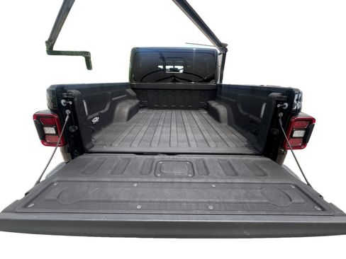 Used 2023 Jeep Gladiator Overland AWD/4WD image 18