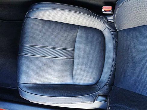 Used 2018 Honda Civic EX-L image 9