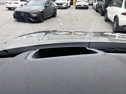 Used 2023 Land Rover Discovery Metropolitan Edition image 31