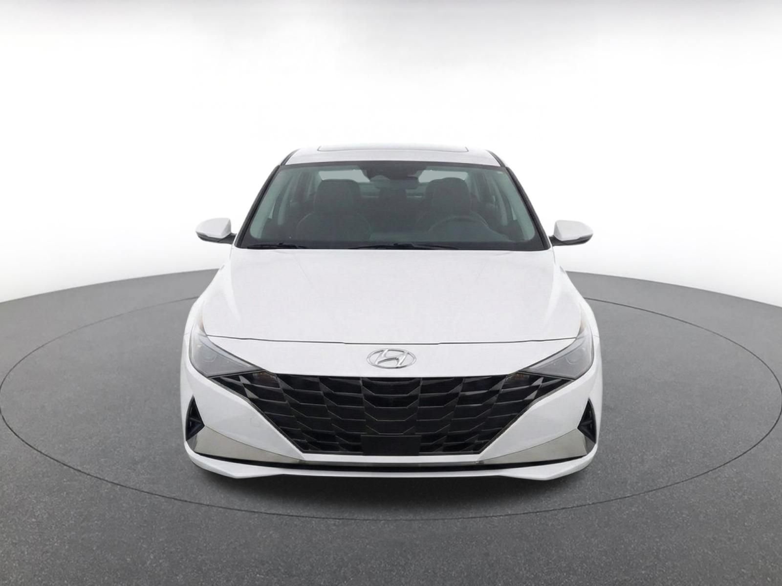 Used 2025 Hyundai Elantra Limited FWD image 2