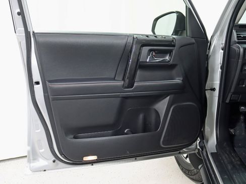 Used 2021 Toyota 4Runner TRD Off-Road Premium w/ Moonroof Package AWD/4WD image 33