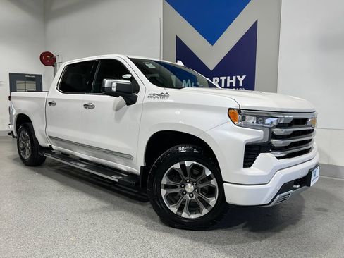 Used 2025 Chevrolet Silverado 1500 High Country w/ Technology Package AWD/4WD image 2