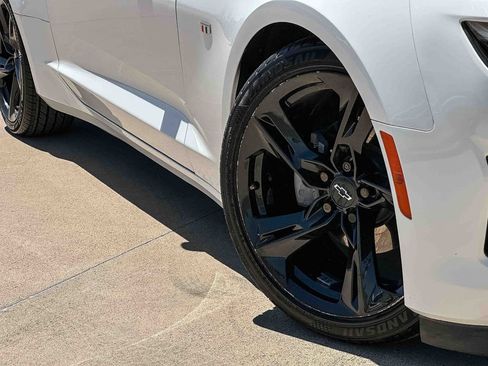 Used 2022 Chevrolet Camaro LT w/ Technology Package RWD image 9