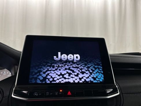 Used 2025 Jeep Compass Latitude w/ Convenience Group AWD/4WD image 12
