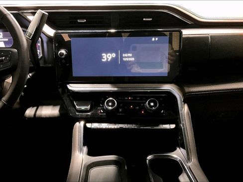 Used 2025 GMC Sierra 3500 Denali w/ Denali Reserve Package image 8