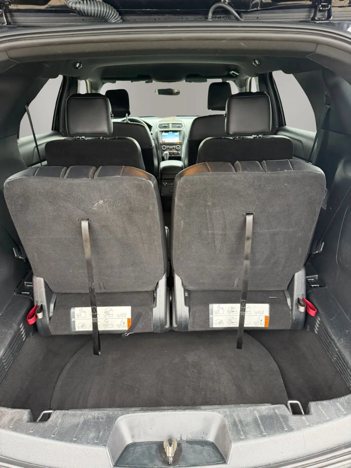 Used 2018 Ford Explorer XLT w/ Equipment Group 202A AWD/4WD image 14