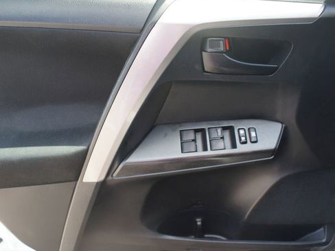 Used 2016 Toyota RAV4 LE FWD image 18